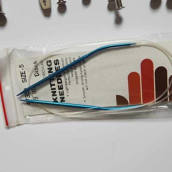 Various knitting needs, over 16 sets plus circulars, cable stitch etc - Picture 2 of 6